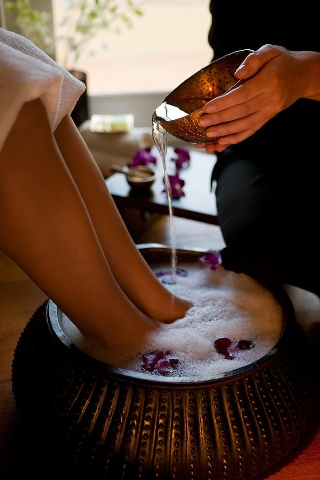 Momento de cuidado facial no spa